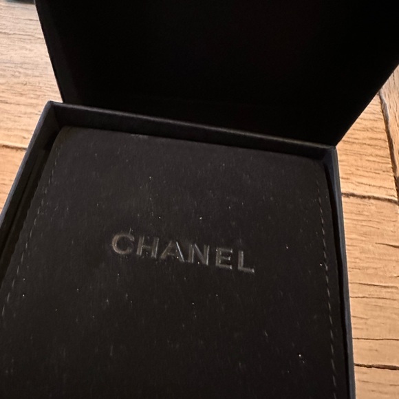 CHANEL gold and black enamel drop earrings - Picture 3 of 4
